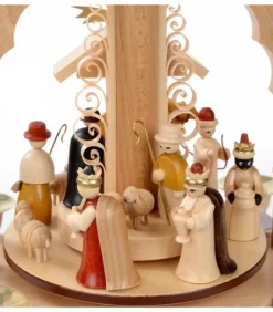 Pyramide A 4 Bougies En Bois Pour Un Noël Traditionnel